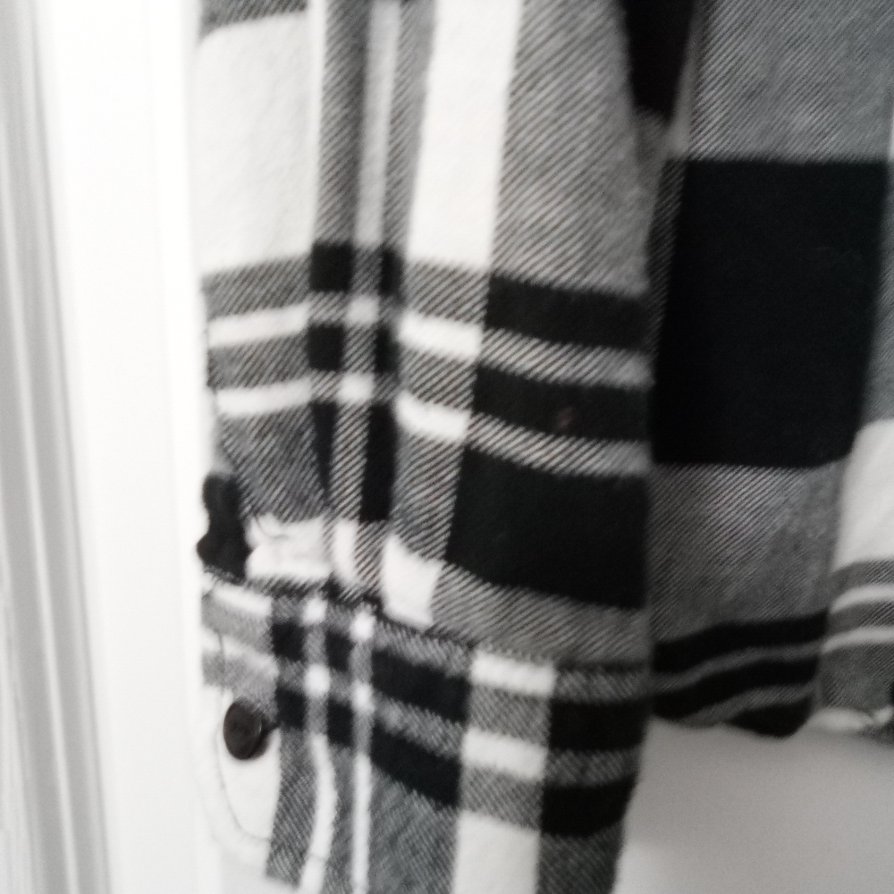 Women's 90s Skater Girl  Black and White Plaid Flannel Shirt Size Small - Picture 2 of 5